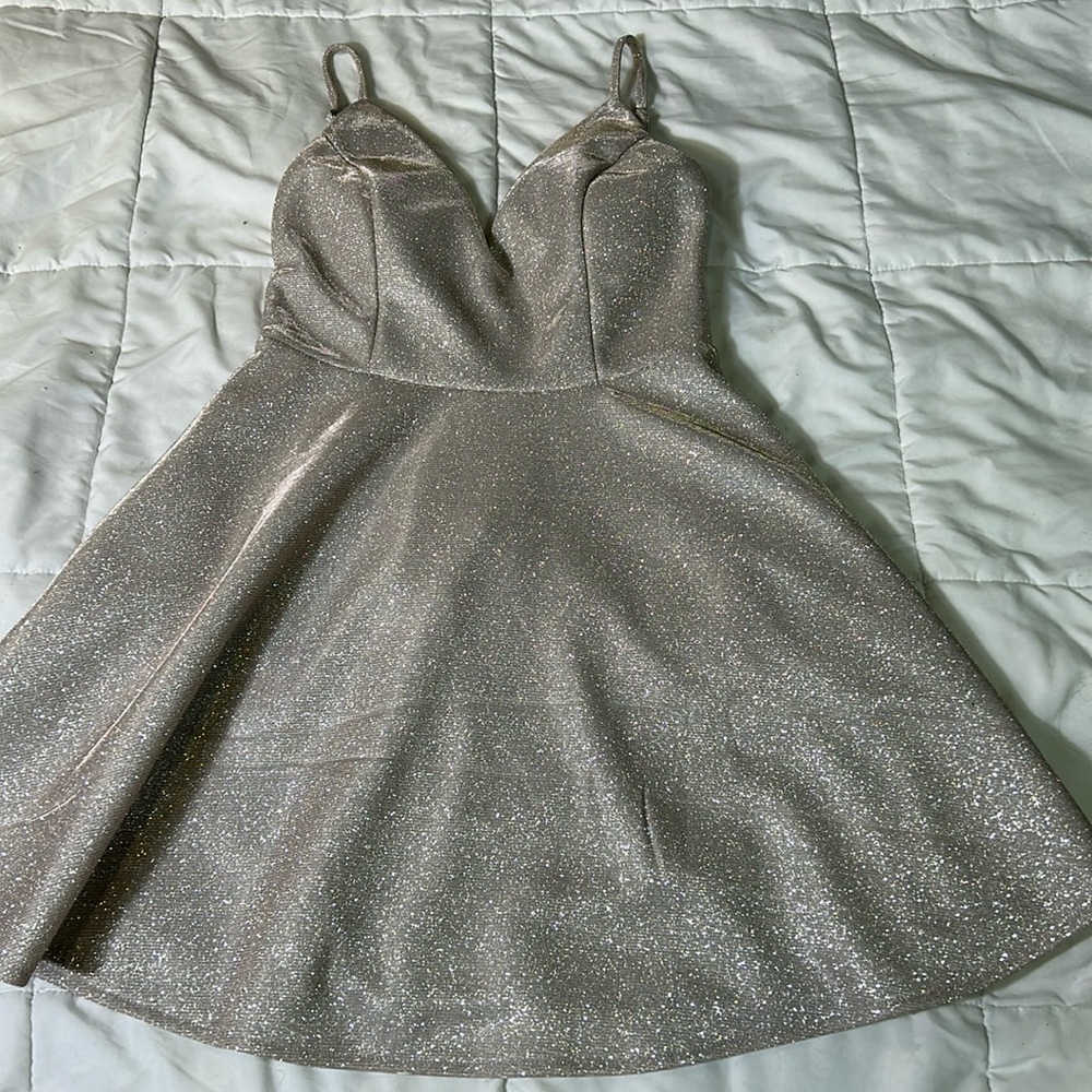 Womens Ladies Windsor cocktail dress. Champagne Gold. Size Med.